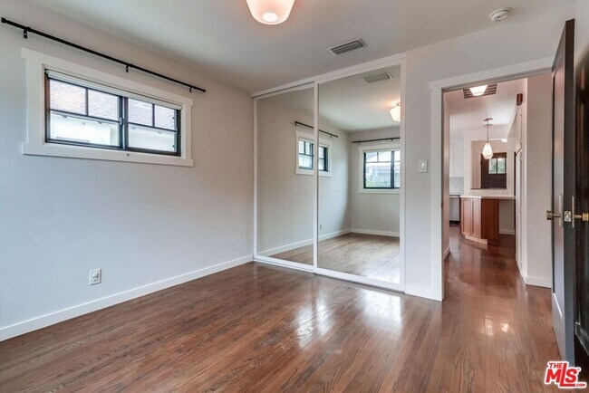 Building Photo - 3725 Edenhurst Ave
