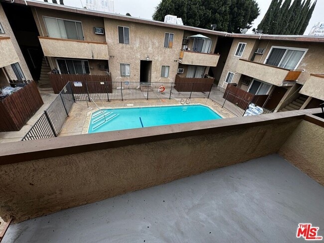 Building Photo - 13562 Vanowen St