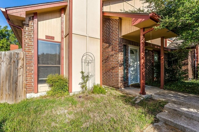 Building Photo - Great 2 Bed 2 Bath Townhouse in S Arlington- 76017