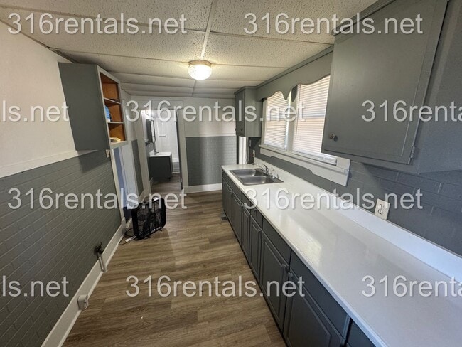Building Photo - $899- 2 bed 1 bath - Single Family Home