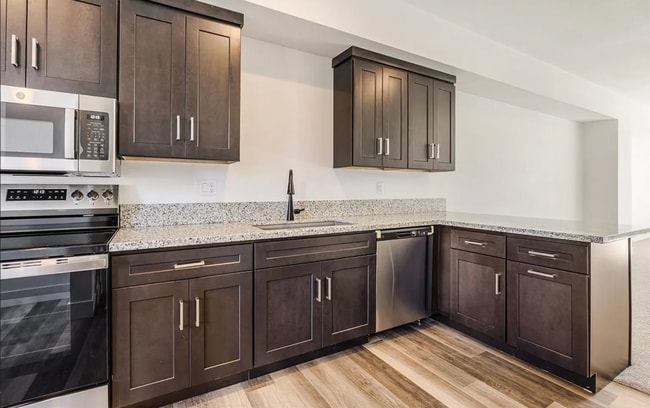 Building Photo - 5856 SE 18th St