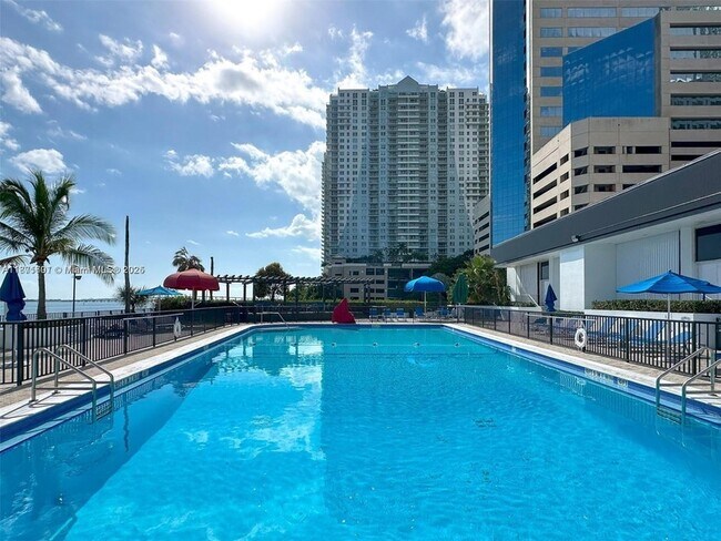 Building Photo - 999 Brickell Bay Dr