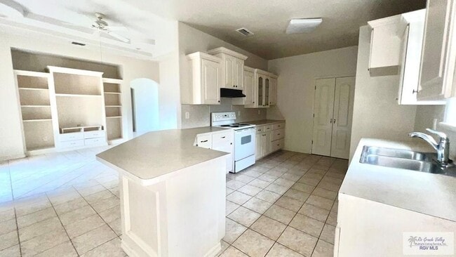 Building Photo - 25 La Paz Ct