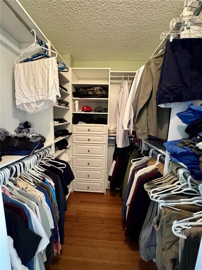 Building Photo - 18151 NE 31st Ct