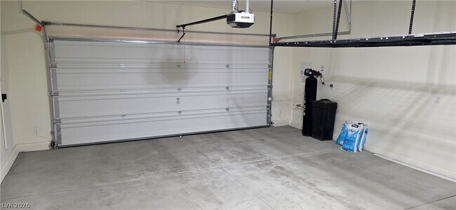 Building Photo - 427 Larksong Ave