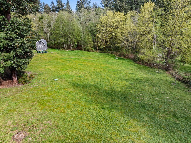 Building Photo - Custom Craftsman Estate on 1.5+ Sun-drenched Acres