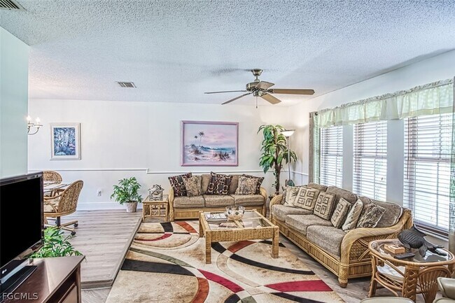 Building Photo - 5036 SW 9th Pl