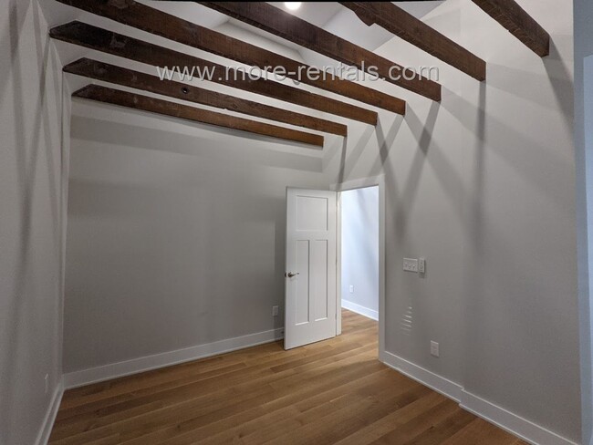 Building Photo - Beautifully renovated 2 bdr 2 ba house