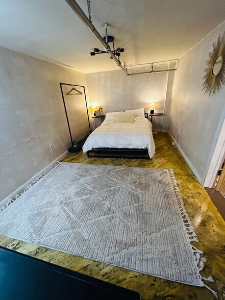 Building Photo - 10166 Glebe Rd