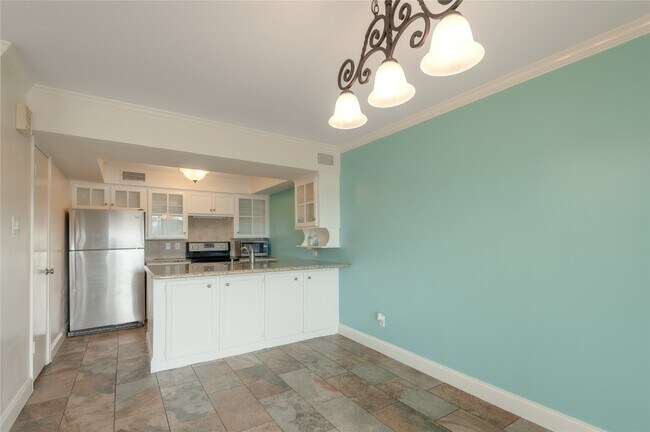 Building Photo - 208 Waters Edge