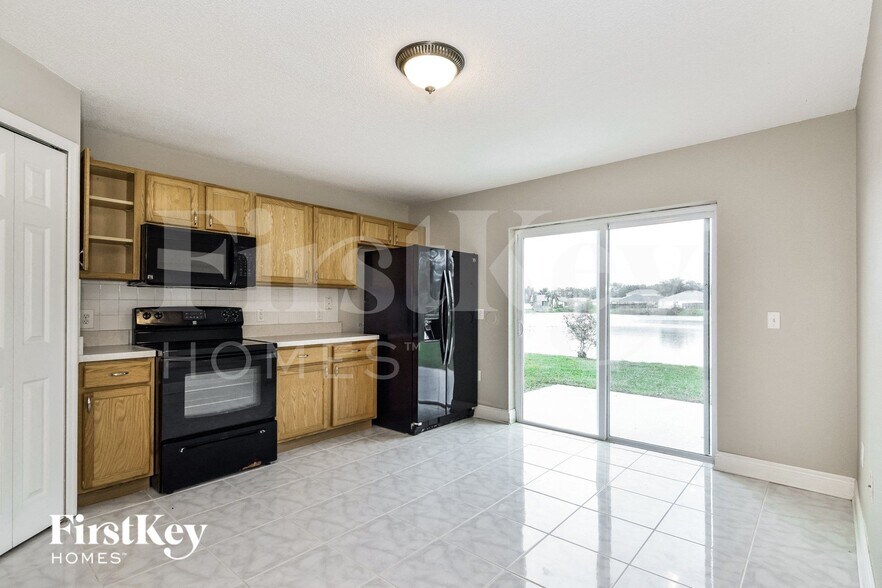 Building Photo - 3808 McKinley Dr