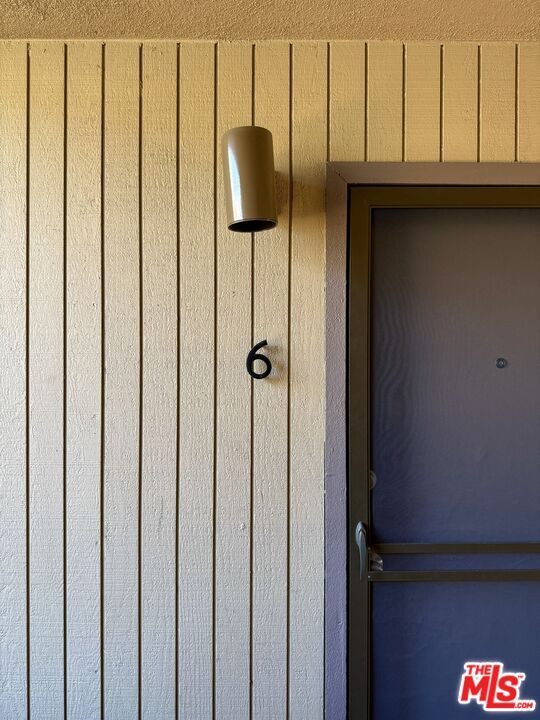 Building Photo - 853 Larrabee St