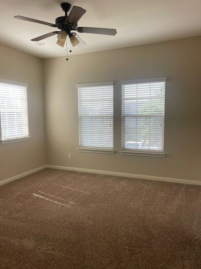 Building Photo - Duplex in South Lubbock