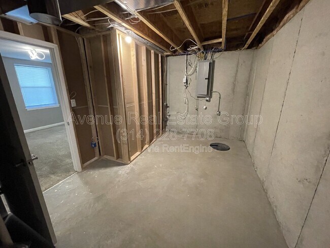 Building Photo - 5533 Emerald Pl Dr