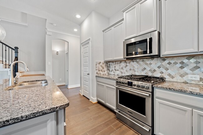 Building Photo - 18419 Blue Hollow Heights Dr