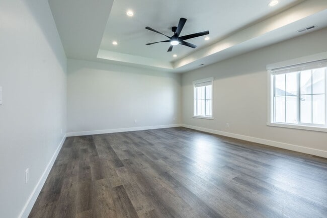 Building Photo - HOLY MOLY CHECK OUT THIS BEAUTIFUL 3 BED 2...