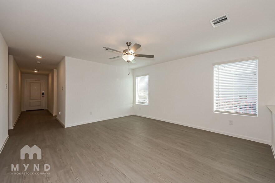 Building Photo - 2700 River Knl Ln