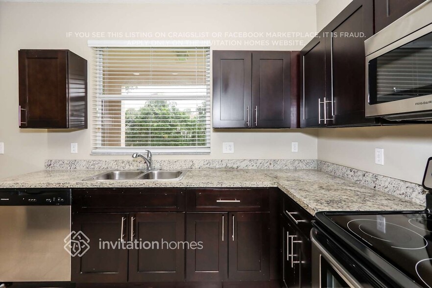 Building Photo - 10873 La Salinas Cir