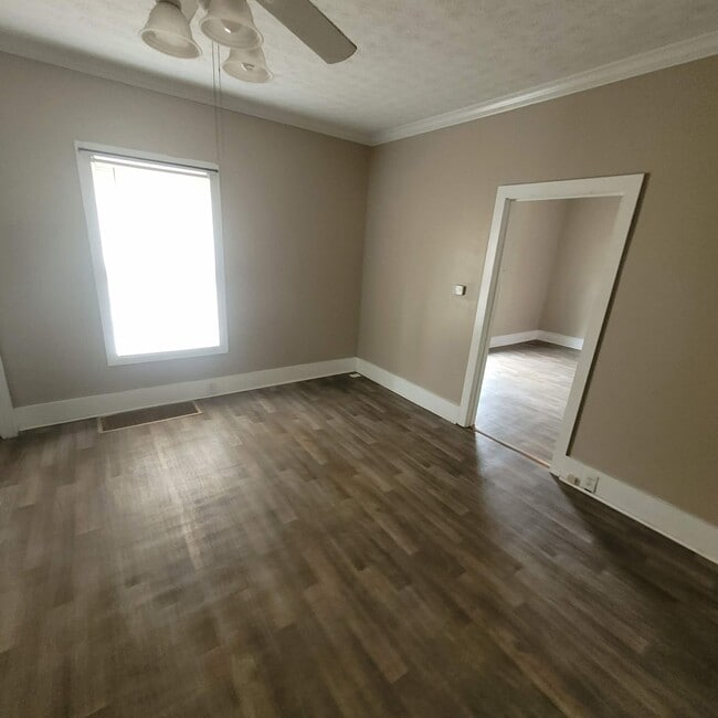 Building Photo - 400 E Park Pl