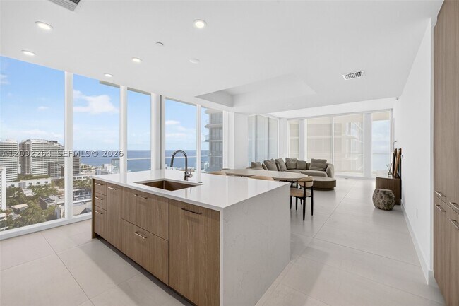 Building Photo - 153 N Seabreeze Blvd