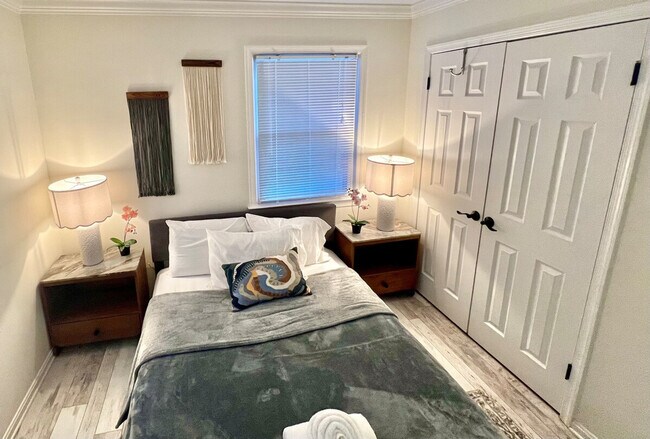 Building Photo - 321 Senate Ct