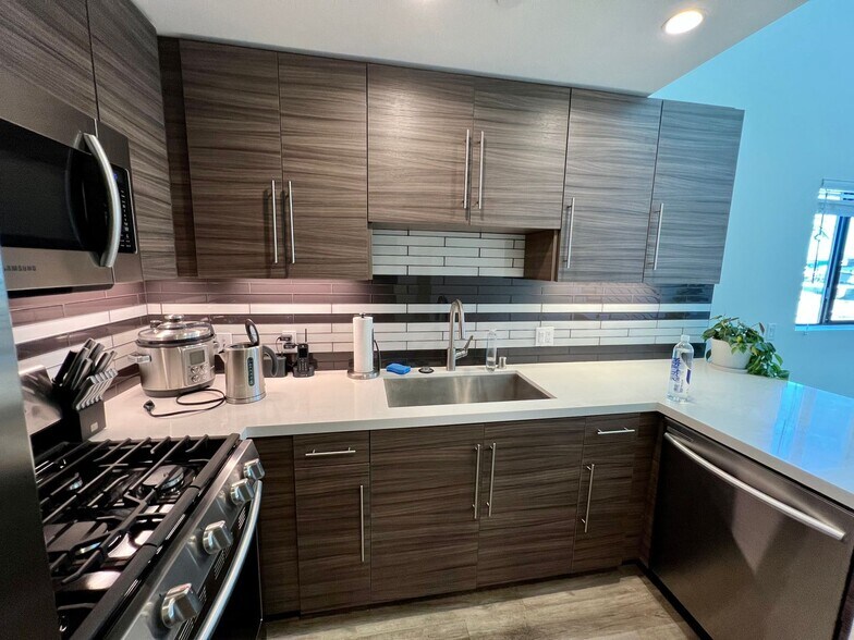 Building Photo - 3743 Midvale Ave