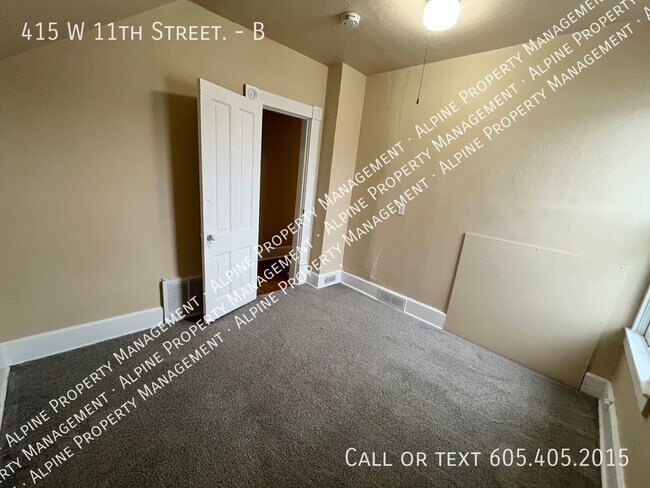 Building Photo - 415 W 11th St