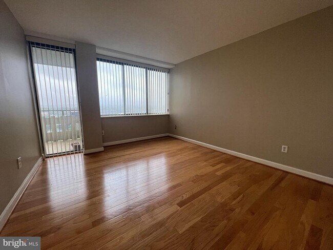 Building Photo - 6301 Stevenson Ave