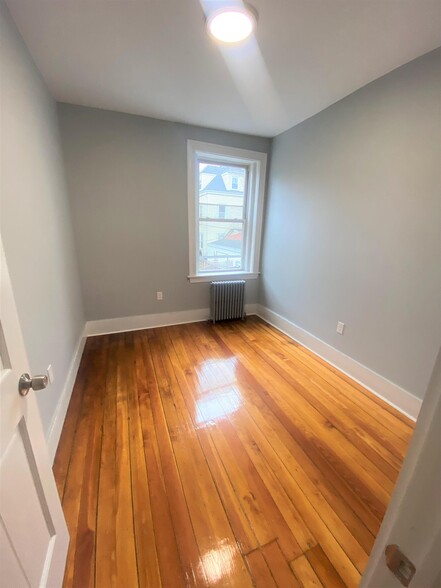Building Photo - 449 Somerville Ave