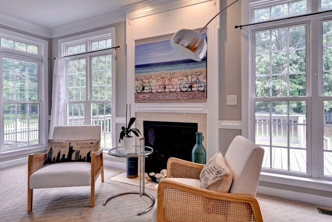 Building Photo - Spacious 5BR/4BA Home in Yorktown – Convenient Location and Comfortable Living