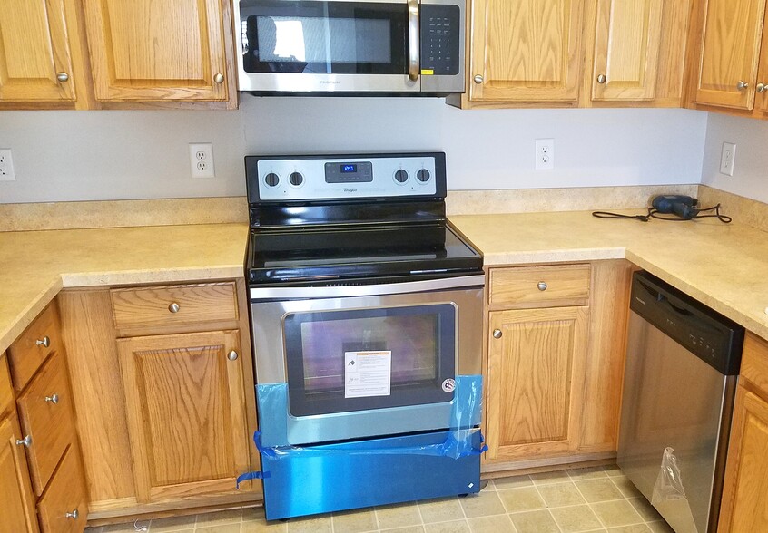 New stainless steel appliances- - 1118 Constitution Park Blvd