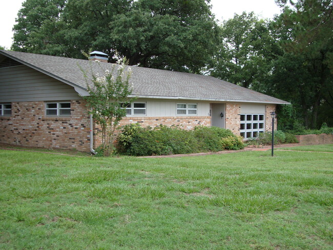 Building Photo - 101 Park Dr