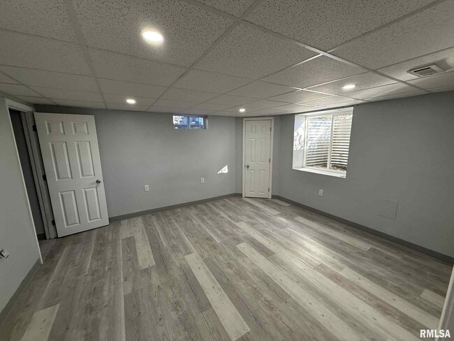 Building Photo - 3250 S 1st St