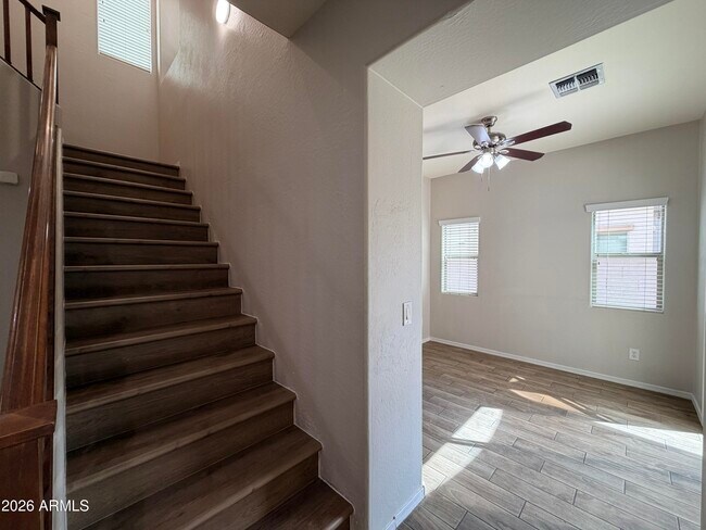 Building Photo - 4661 E Laurel Ave