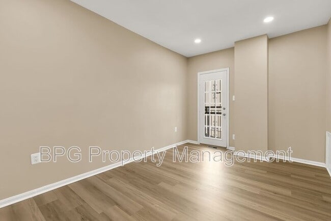 Building Photo - 1033 5th St NE