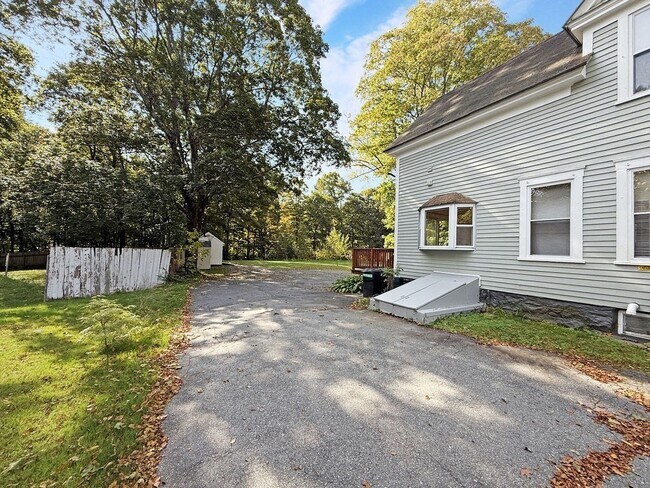 Building Photo - 52 Littleton Rd