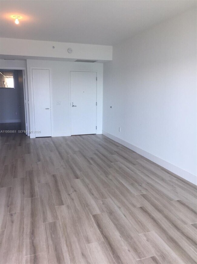 Building Photo - 2900 NE 7th Ave