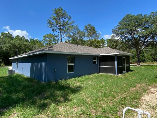 Building Photo - Custom Home - Desirable SE Ocala Neighborhood 3/2/2 **Won't Last**