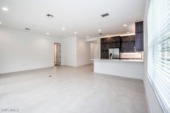 Building Photo - 11417 Jacaranda Dr