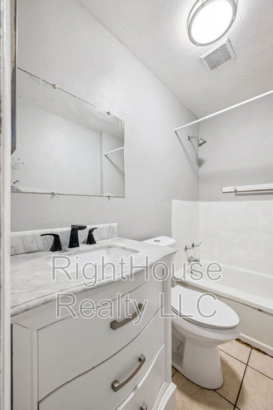 Building Photo - 907 Center Ave