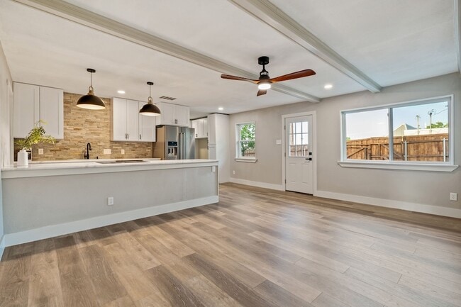 Building Photo - 503 Rogers Way