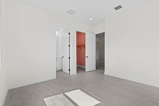 Building Photo - 14976 Woodlot Ct