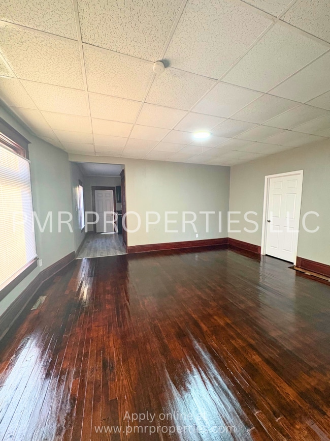 Building Photo - 3 Bedrooms/1 Bathroom House