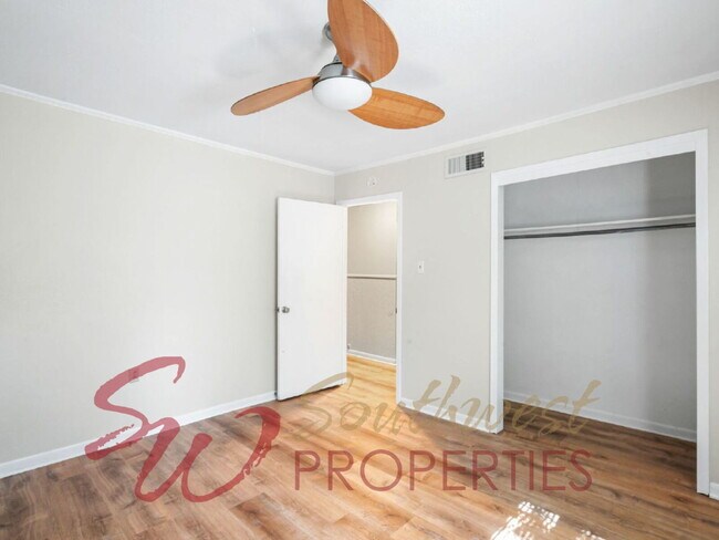 Building Photo - Spacious 4 Bed, 3 Bath Home - Perfect for Family or Student Living!