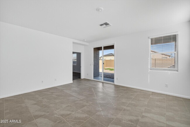 Building Photo - 2994 E Barrel Race Rd