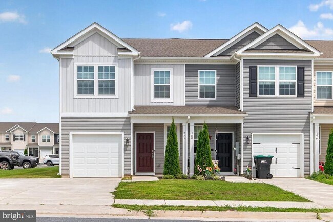 Building Photo - 184 College Dr