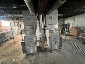 Building Photo - 14210 Kingsford Ave