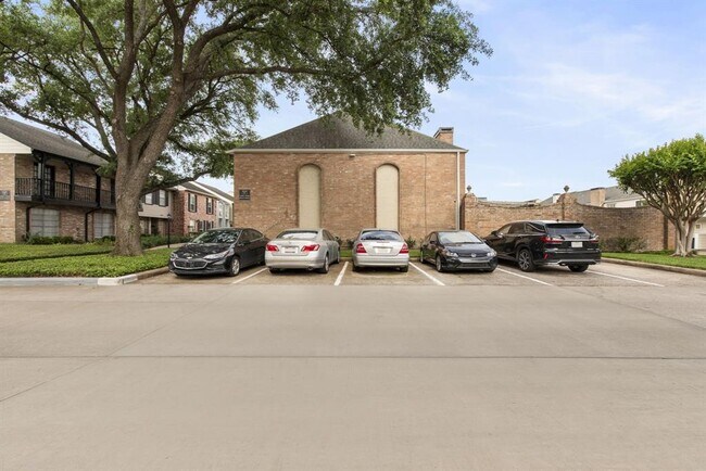 Building Photo - 10328 Briar Forest Dr