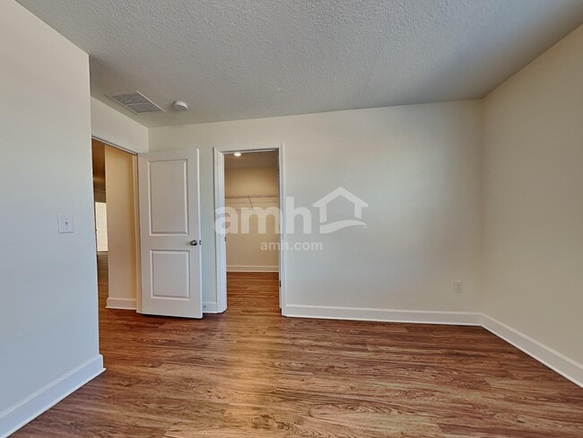 Building Photo - 921 Walden Pond Dr