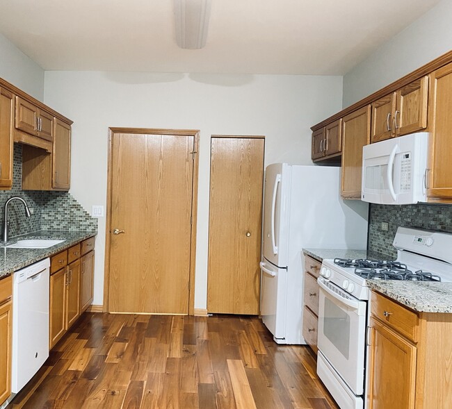 Building Photo - 13520 S Buckthorn Ln